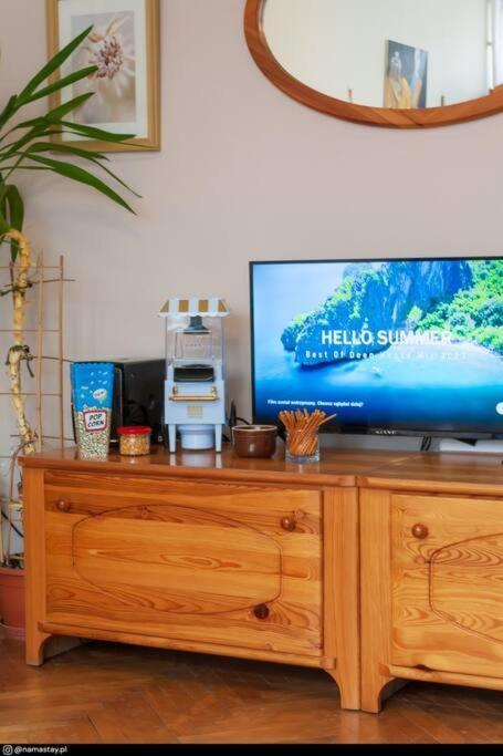 Butas Spacious Retro Flat Close To National Stadium