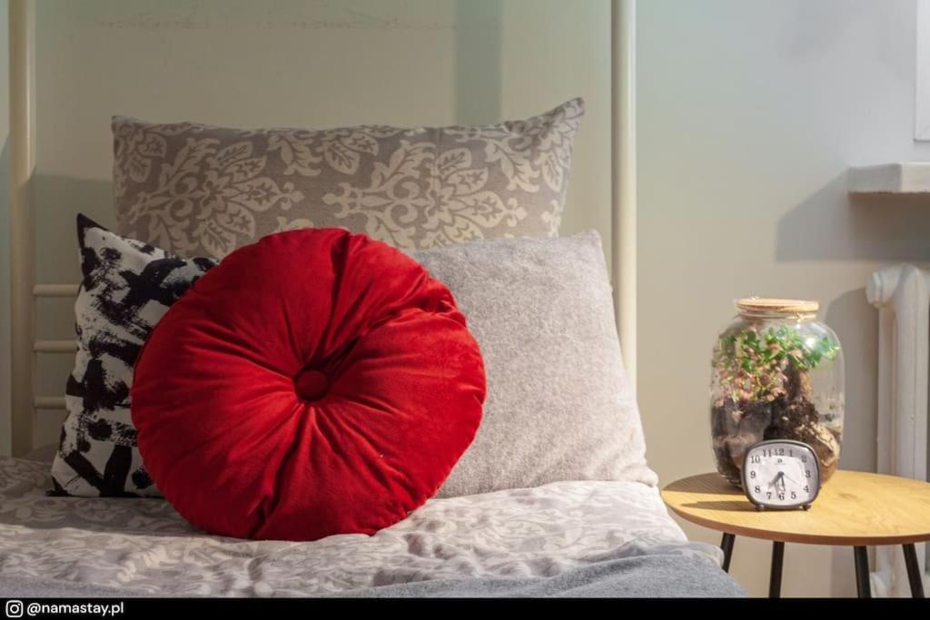 Butas Spacious Retro Flat Close To National Stadium